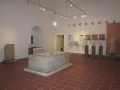 Museo Archeologico-II Sala. Sarcofago bisomo.JPG